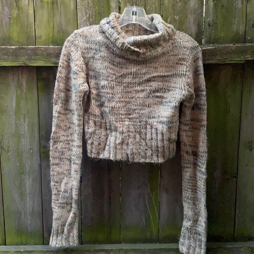 Wet Seal Crop sweater sz. M